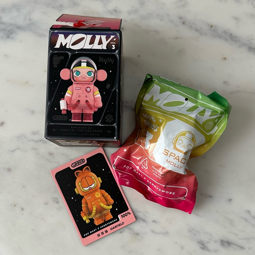 POP MART - MEGA SPACE MOLLY 100% Series 3 - GARFIELD